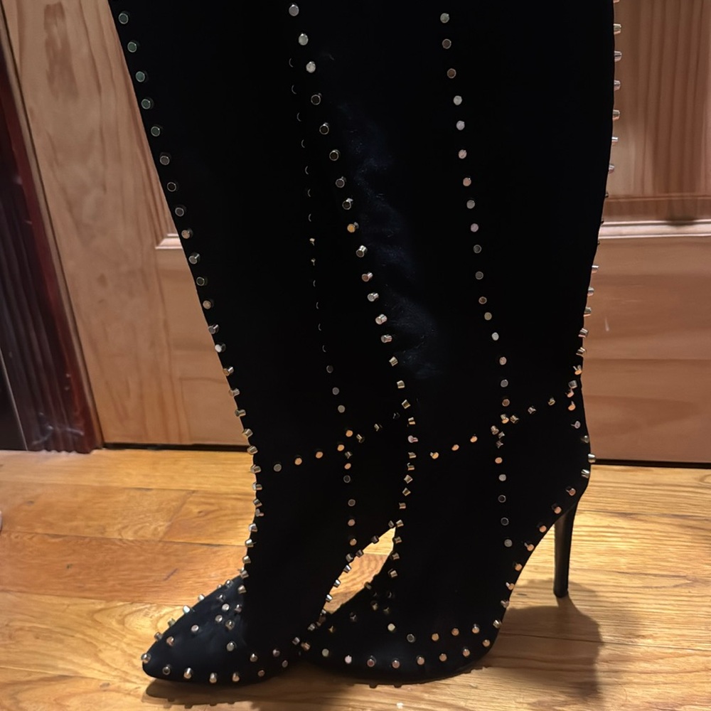 I am Jennifer le Knee high studded boots